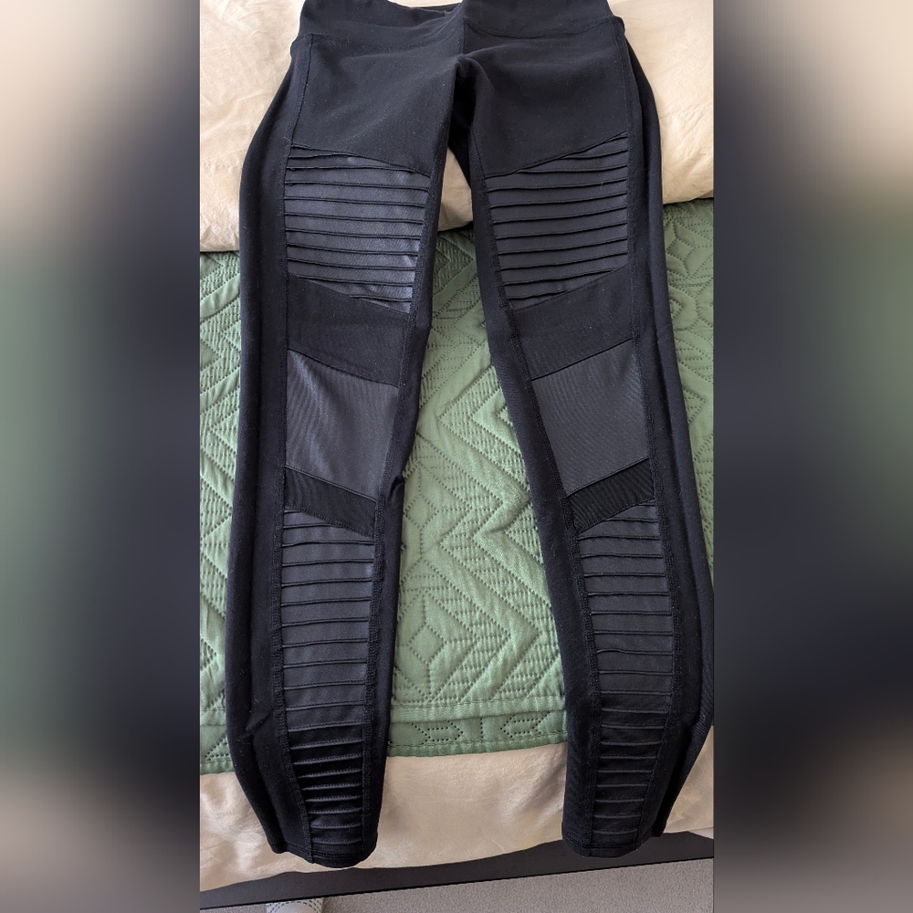 ALO Yoga Black Leggings